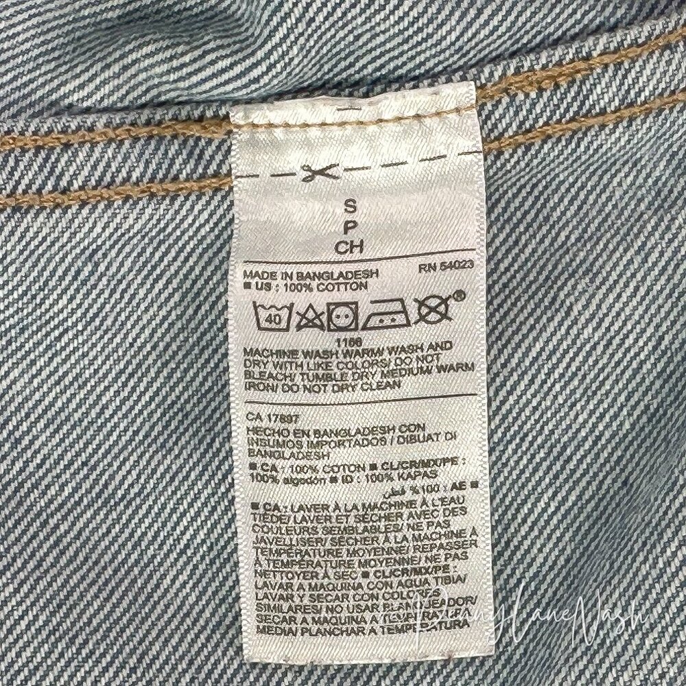 Old Navy Lightwash Distressed Denim Cropped Jean Jacket - Picture 2 of 11